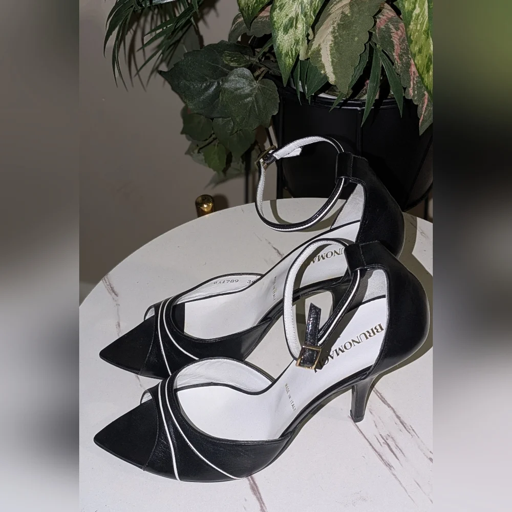 *Rare* Bruno Magli Black Women's Heels - Picture 5 of 12